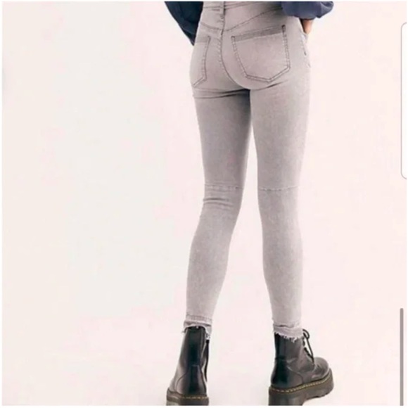 Free People WE THE FREE Grey Distressed Paint Splatter Skinny Jeans sz 25 NEW - Picture 2 of 16